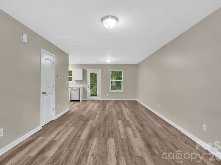 8500 Four Sisters Lane, Charlotte, NC 28215.  MLS# CAR4404292, YatesRealty ID 41164. 