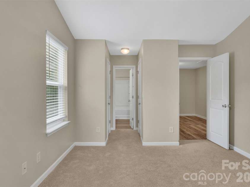 8500 Four Sisters Lane, Charlotte, NC 28215.  MLS# CAR4404292, YatesRealty ID 41164. 