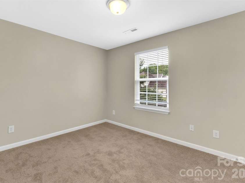 8500 Four Sisters Lane, Charlotte, NC 28215.  MLS# CAR4404292, YatesRealty ID 41164. 