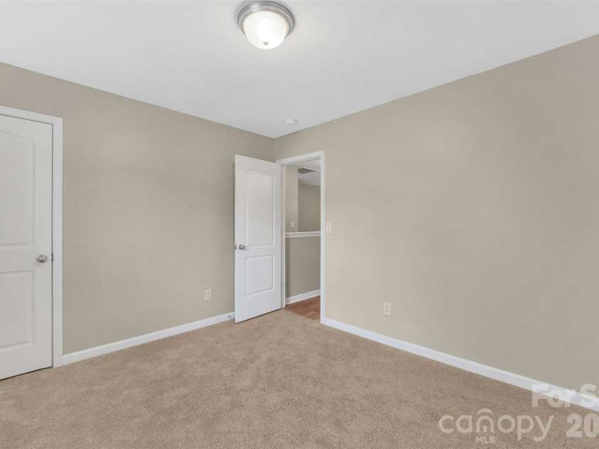 8500 Four Sisters Lane, Charlotte, NC 28215.  MLS# CAR4404292, YatesRealty ID 41164. 