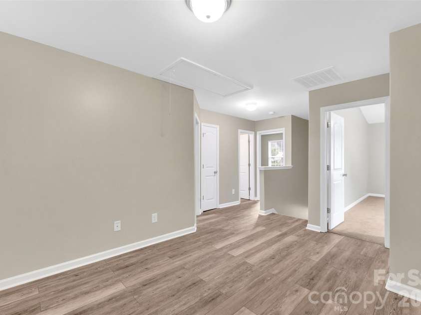8500 Four Sisters Lane, Charlotte, NC 28215.  MLS# CAR4404292, YatesRealty ID 41164. 