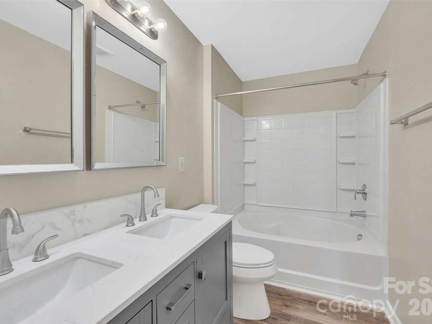 8500 Four Sisters Lane, Charlotte, NC 28215.  MLS# CAR4404292, YatesRealty ID 41164. 