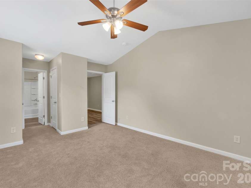 8500 Four Sisters Lane, Charlotte, NC 28215.  MLS# CAR4404292, YatesRealty ID 41164. 