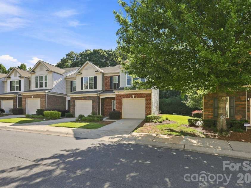 4148 Park South Station Boulevard, Charlotte, NC 28210.  MLS# CAR4406700, YatesRealty ID 41165. 