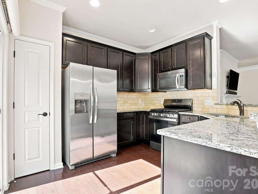 4148 Park South Station Boulevard, Charlotte, NC 28210.  MLS# CAR4406700, YatesRealty ID 41165. 