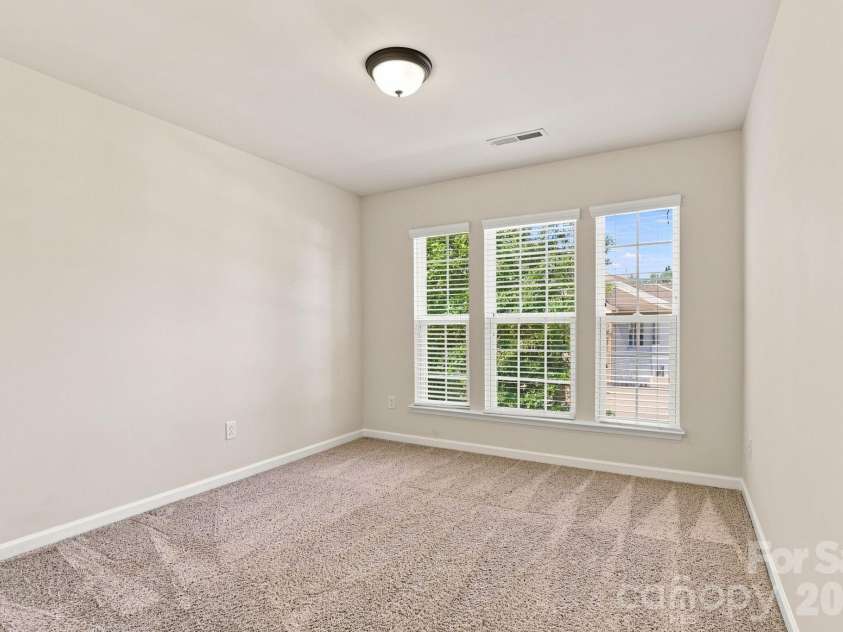 4148 Park South Station Boulevard, Charlotte, NC 28210.  MLS# CAR4406700, YatesRealty ID 41165. 
