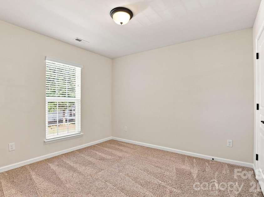 4148 Park South Station Boulevard, Charlotte, NC 28210.  MLS# CAR4406700, YatesRealty ID 41165. 