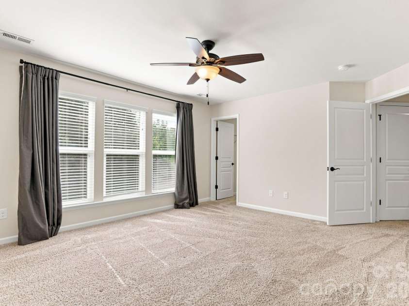 4148 Park South Station Boulevard, Charlotte, NC 28210.  MLS# CAR4406700, YatesRealty ID 41165. 