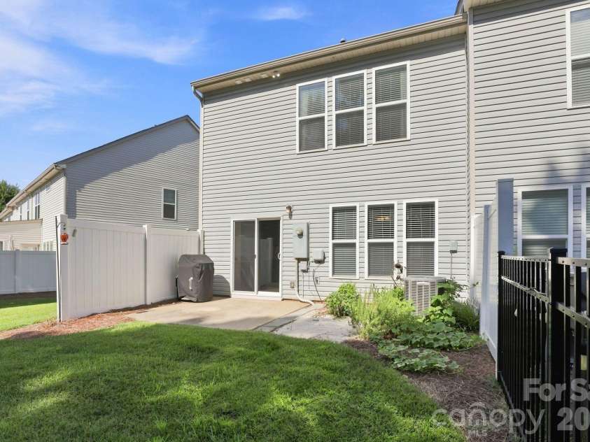 4148 Park South Station Boulevard, Charlotte, NC 28210.  MLS# CAR4406700, YatesRealty ID 41165. 