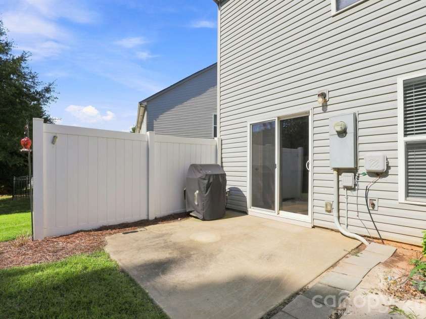 4148 Park South Station Boulevard, Charlotte, NC 28210.  MLS# CAR4406700, YatesRealty ID 41165. 