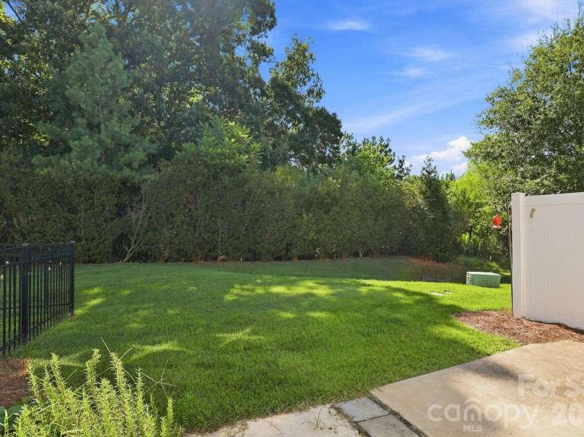 4148 Park South Station Boulevard, Charlotte, NC 28210.  MLS# CAR4406700, YatesRealty ID 41165. 