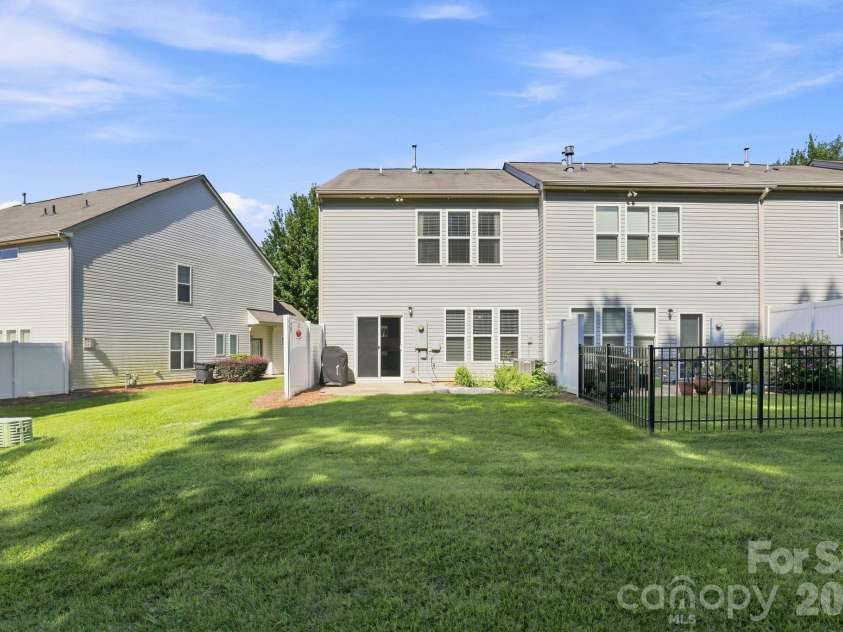 4148 Park South Station Boulevard, Charlotte, NC 28210.  MLS# CAR4406700, YatesRealty ID 41165. 