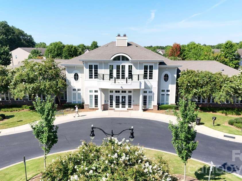 4148 Park South Station Boulevard, Charlotte, NC 28210.  MLS# CAR4406700, YatesRealty ID 41165. 