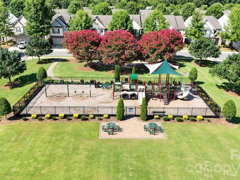 4148 Park South Station Boulevard, Charlotte, NC 28210.  MLS# CAR4406700, YatesRealty ID 41165. 