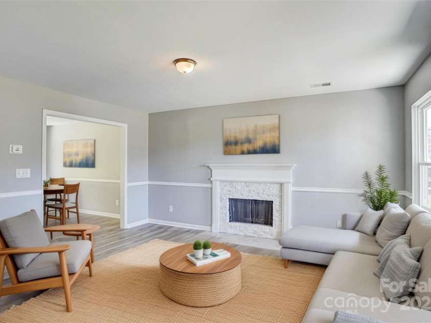 6008 Linda Vista Lane, Charlotte, NC 28216.  MLS# CAR4291611, YatesRealty ID 41165. Living Room