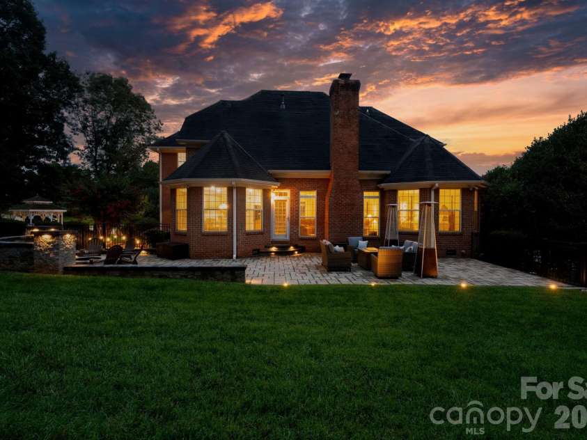 1025 Shore Drive, Hickory, NC 28601.  MLS# CAR4409107, YatesRealty ID 41168. 