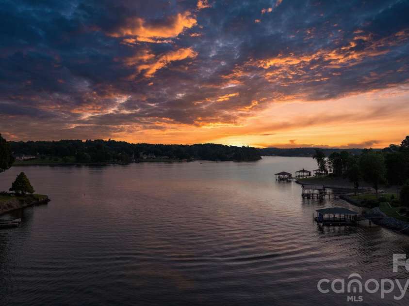 1025 Shore Drive, Hickory, NC 28601.  MLS# CAR4409107, YatesRealty ID 41168. 