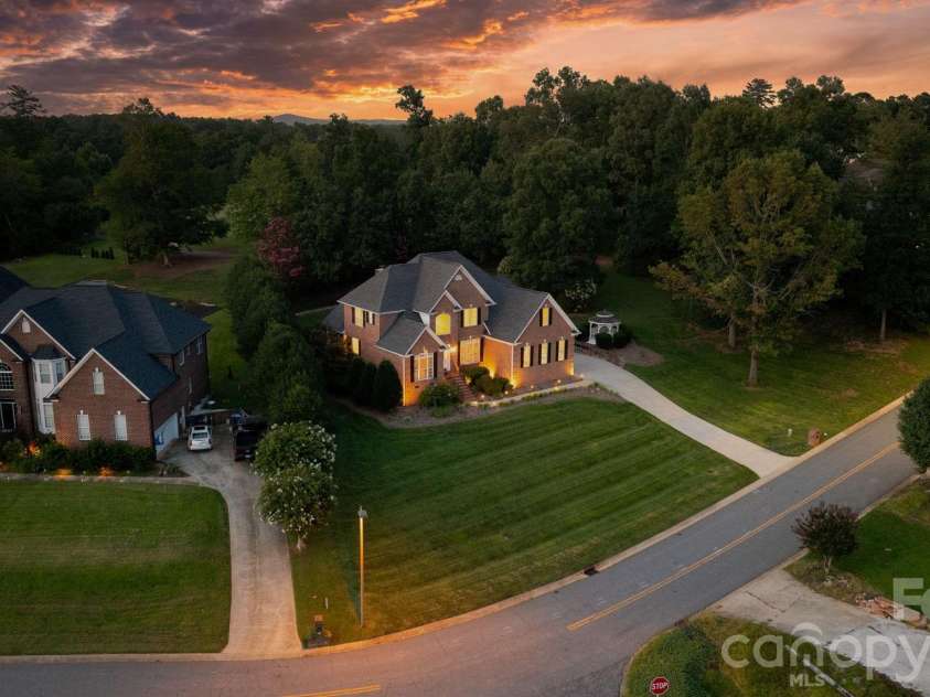 1025 Shore Drive, Hickory, NC 28601.  MLS# CAR4409107, YatesRealty ID 41168. 