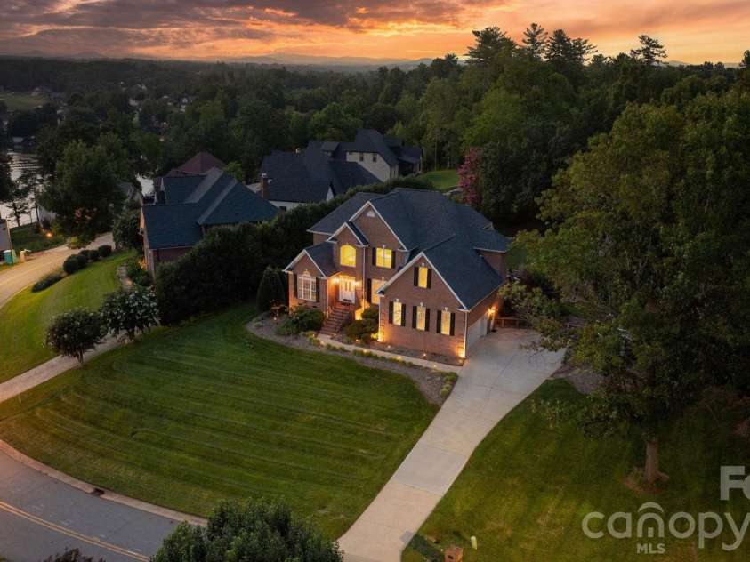 1025 Shore Drive, Hickory, NC 28601.  MLS# CAR4409107, YatesRealty ID 41168. 