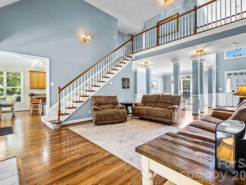 1025 Shore Drive, Hickory, NC 28601.  MLS# CAR4409107, YatesRealty ID 41168. 