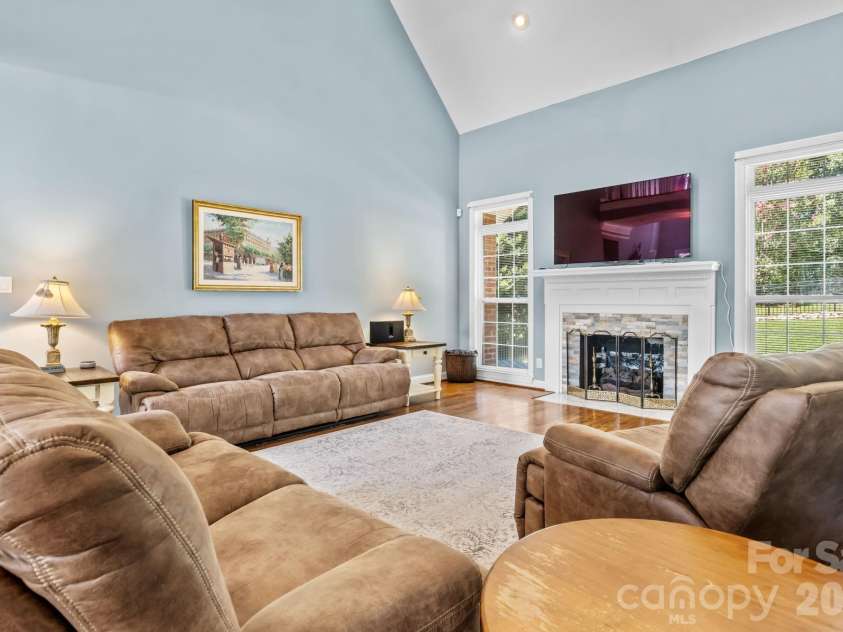 1025 Shore Drive, Hickory, NC 28601.  MLS# CAR4409107, YatesRealty ID 41168. 