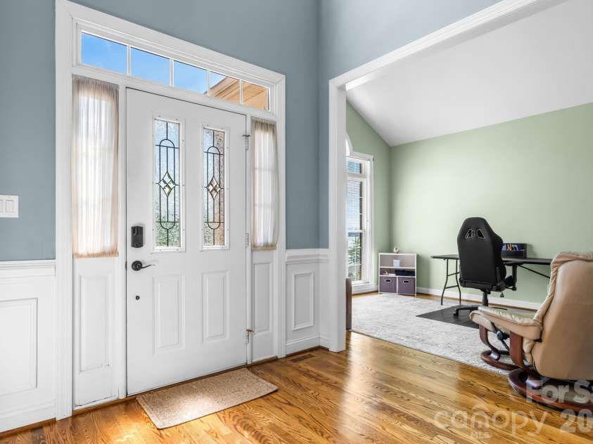 1025 Shore Drive, Hickory, NC 28601.  MLS# CAR4409107, YatesRealty ID 41168. 
