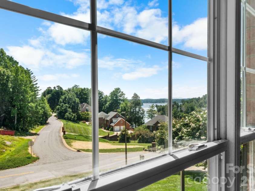 1025 Shore Drive, Hickory, NC 28601.  MLS# CAR4409107, YatesRealty ID 41168. 