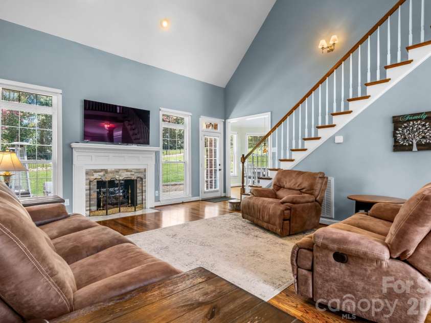 1025 Shore Drive, Hickory, NC 28601.  MLS# CAR4409107, YatesRealty ID 41168. 
