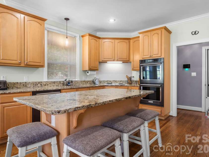 1025 Shore Drive, Hickory, NC 28601.  MLS# CAR4409107, YatesRealty ID 41168. 