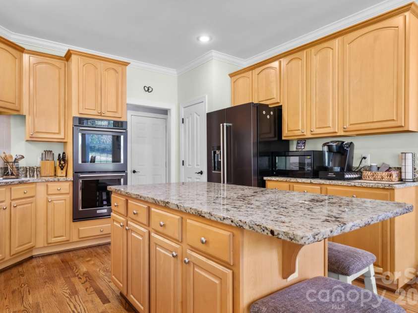 1025 Shore Drive, Hickory, NC 28601.  MLS# CAR4409107, YatesRealty ID 41168. 