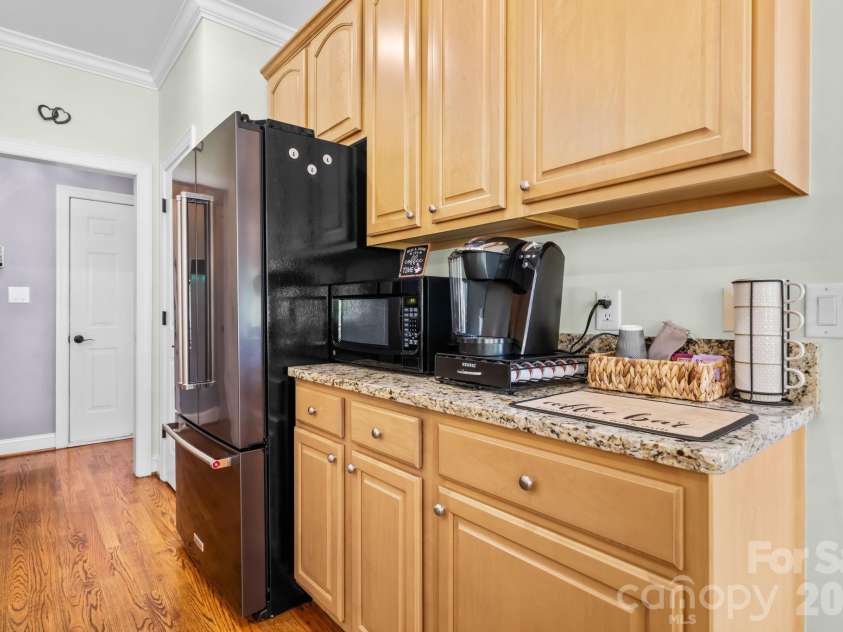 1025 Shore Drive, Hickory, NC 28601.  MLS# CAR4409107, YatesRealty ID 41168. 