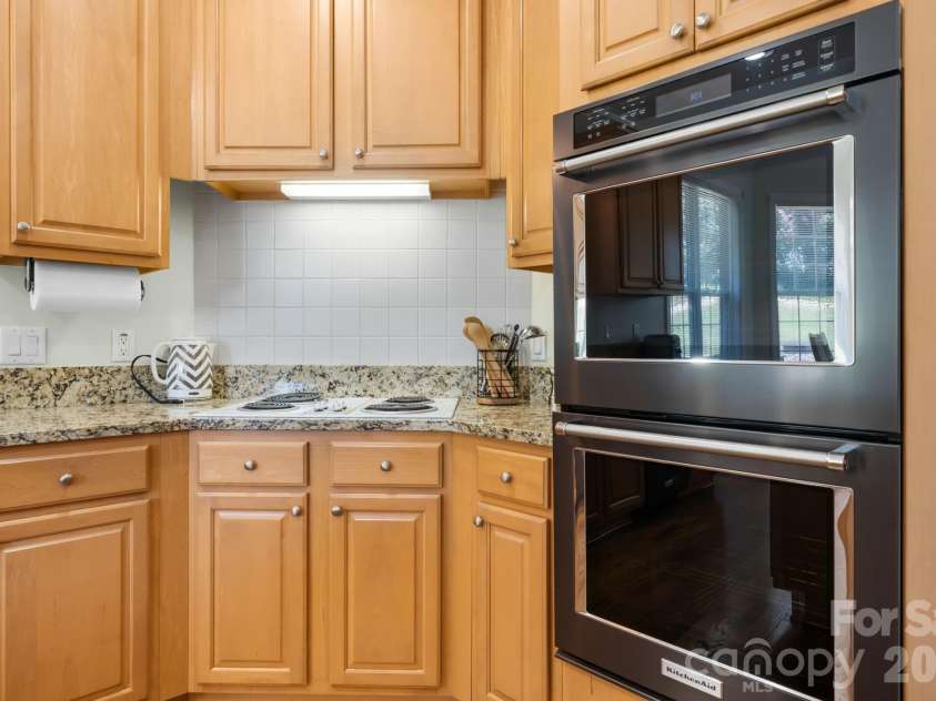 1025 Shore Drive, Hickory, NC 28601.  MLS# CAR4409107, YatesRealty ID 41168. 