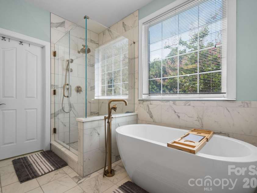 1025 Shore Drive, Hickory, NC 28601.  MLS# CAR4409107, YatesRealty ID 41168. 