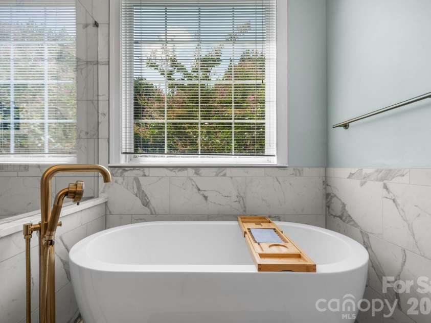 1025 Shore Drive, Hickory, NC 28601.  MLS# CAR4409107, YatesRealty ID 41168. 