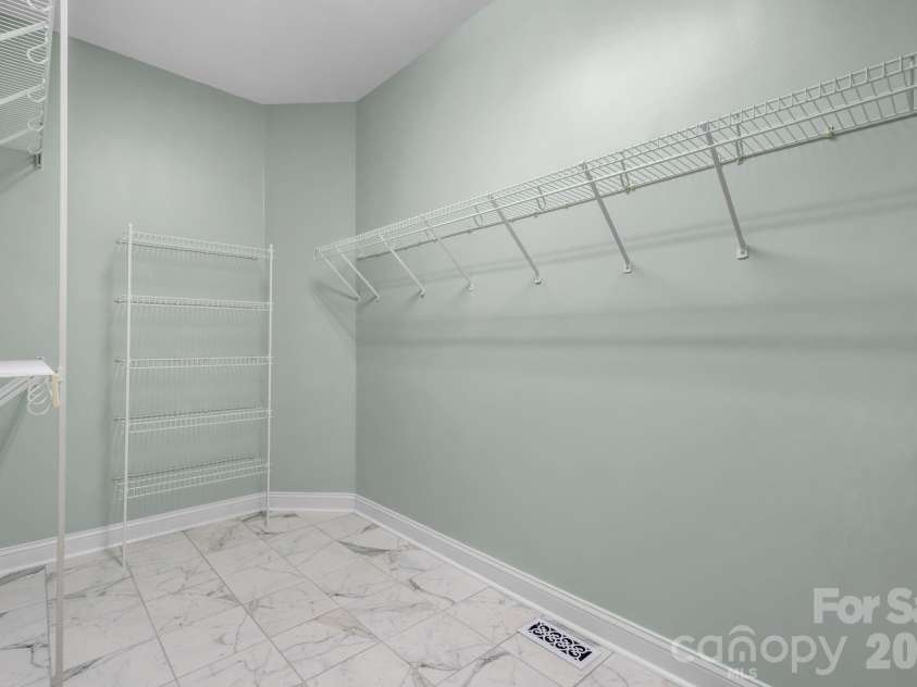 1025 Shore Drive, Hickory, NC 28601.  MLS# CAR4409107, YatesRealty ID 41168. 