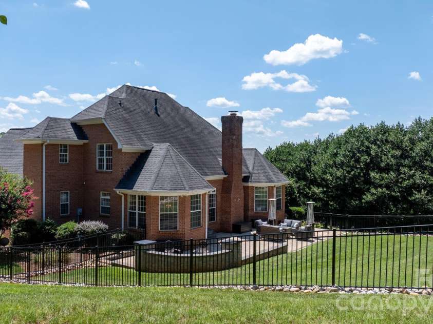 1025 Shore Drive, Hickory, NC 28601.  MLS# CAR4409107, YatesRealty ID 41168. 