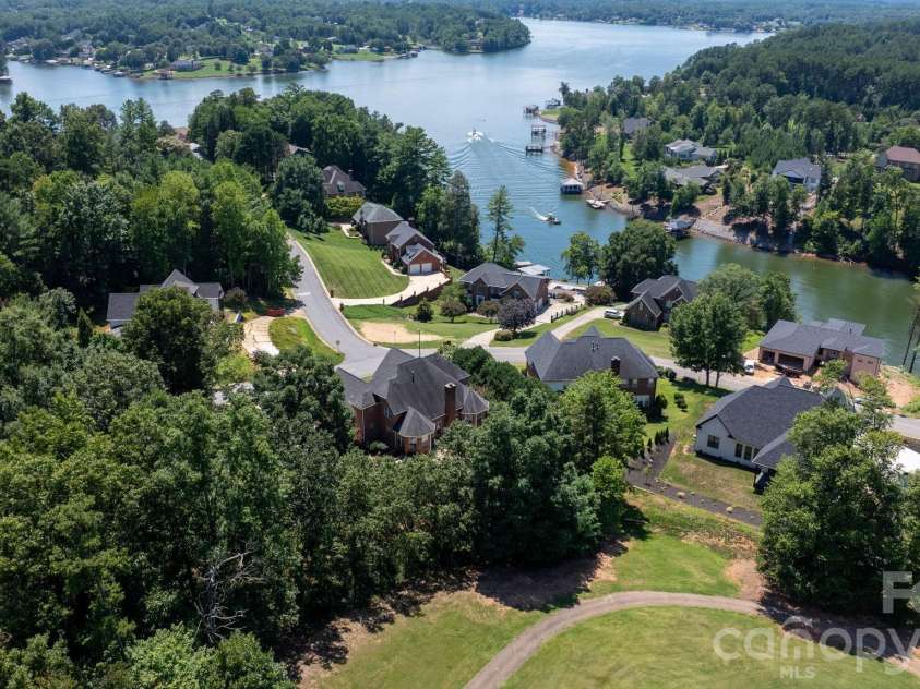 1025 Shore Drive, Hickory, NC 28601.  MLS# CAR4409107, YatesRealty ID 41168. 