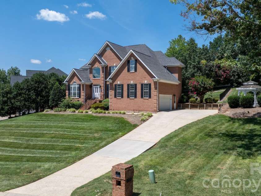 1025 Shore Drive, Hickory, NC 28601.  MLS# CAR4409107, YatesRealty ID 41168. 