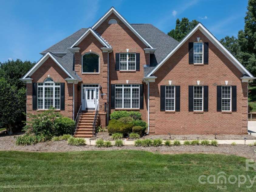 1025 Shore Drive, Hickory, NC 28601.  MLS# CAR4409107, YatesRealty ID 41168. 
