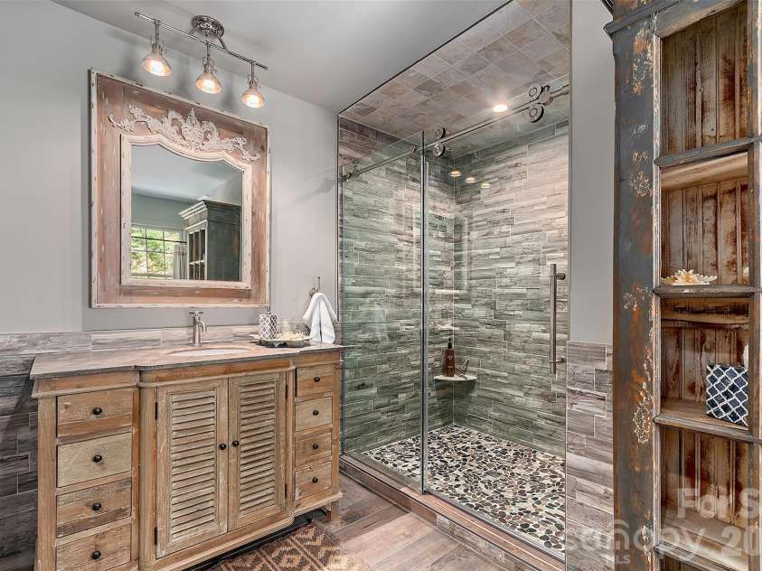 22 Bittersweet Lane, Asheville, NC 28805.  MLS# CAR4408538, YatesRealty ID 41169. BATHROOM