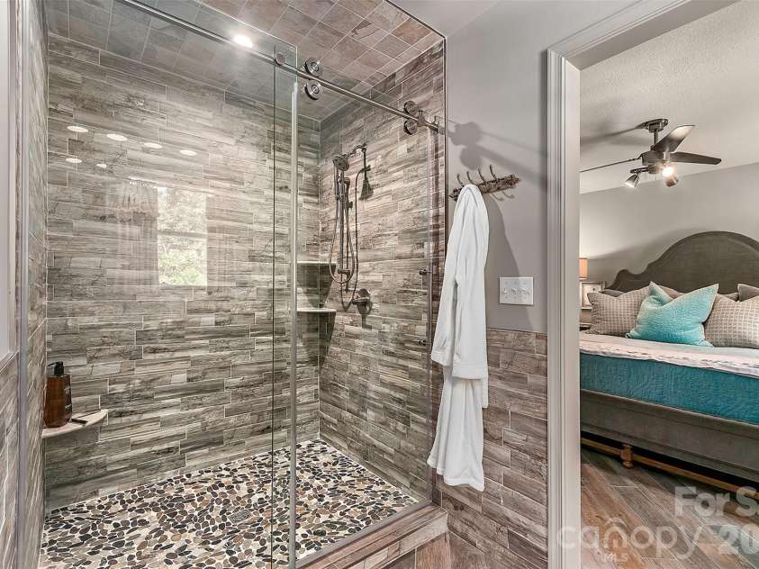 22 Bittersweet Lane, Asheville, NC 28805.  MLS# CAR4408538, YatesRealty ID 41169. BATHROOM