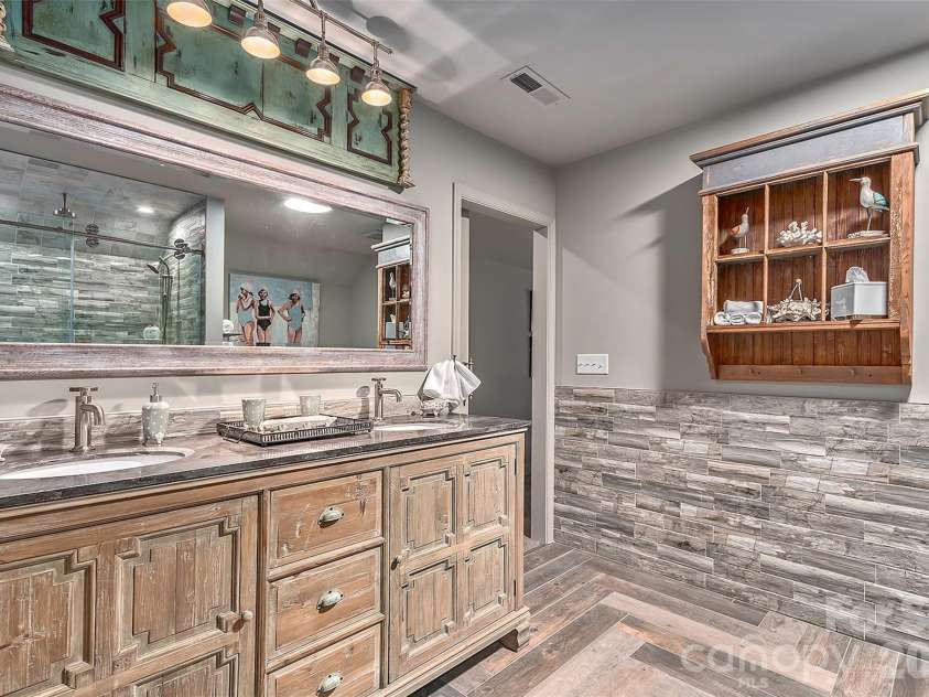 22 Bittersweet Lane, Asheville, NC 28805.  MLS# CAR4408538, YatesRealty ID 41169. BATHROOM