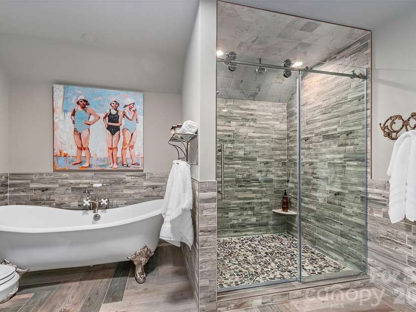 22 Bittersweet Lane, Asheville, NC 28805.  MLS# CAR4408538, YatesRealty ID 41169. BATHROOM