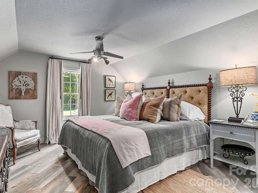 22 Bittersweet Lane, Asheville, NC 28805.  MLS# CAR4408538, YatesRealty ID 41169. BEDROOM
