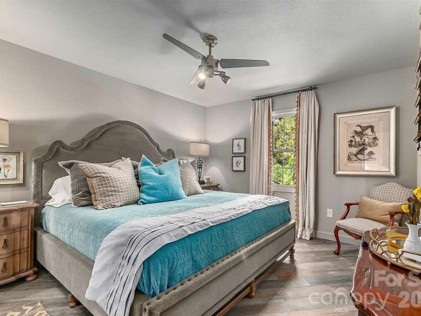 22 Bittersweet Lane, Asheville, NC 28805.  MLS# CAR4408538, YatesRealty ID 41169. BEDROOM