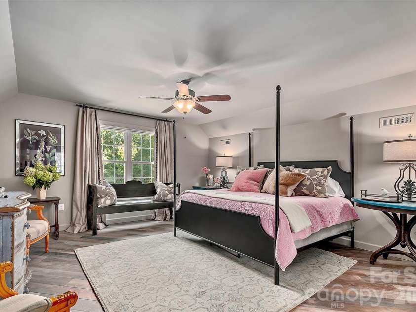 22 Bittersweet Lane, Asheville, NC 28805.  MLS# CAR4408538, YatesRealty ID 41169. BEDROOM