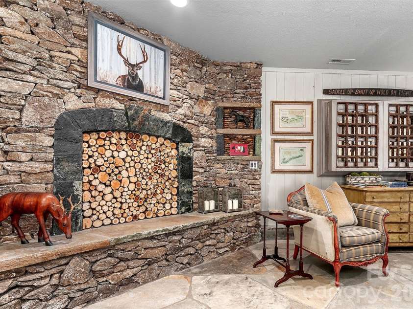 22 Bittersweet Lane, Asheville, NC 28805.  MLS# CAR4408538, YatesRealty ID 41169. DEN
