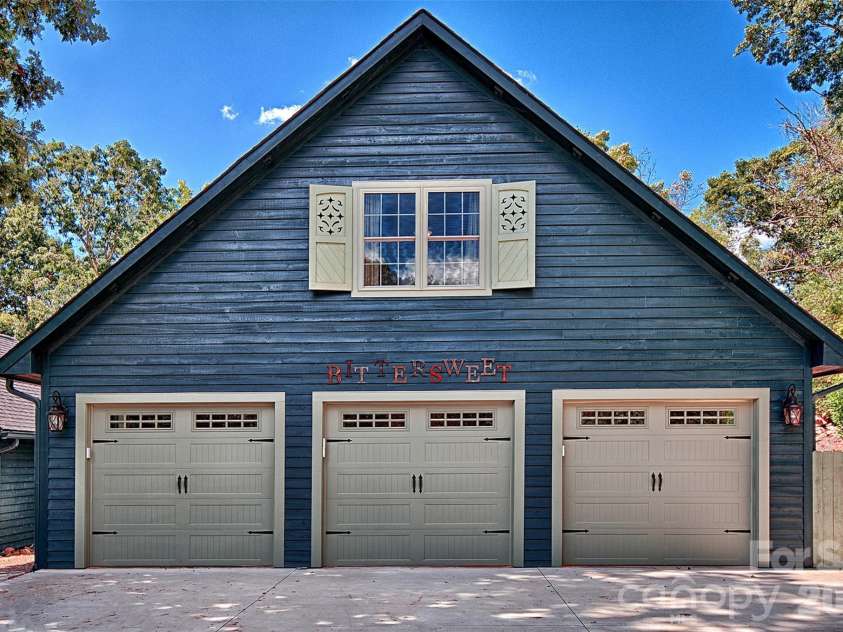 22 Bittersweet Lane, Asheville, NC 28805.  MLS# CAR4408538, YatesRealty ID 41169. GARAGE
