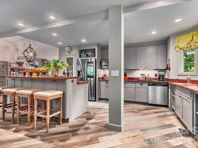 22 Bittersweet Lane, Asheville, NC 28805.  MLS# CAR4408538, YatesRealty ID 41169. KITCHEN