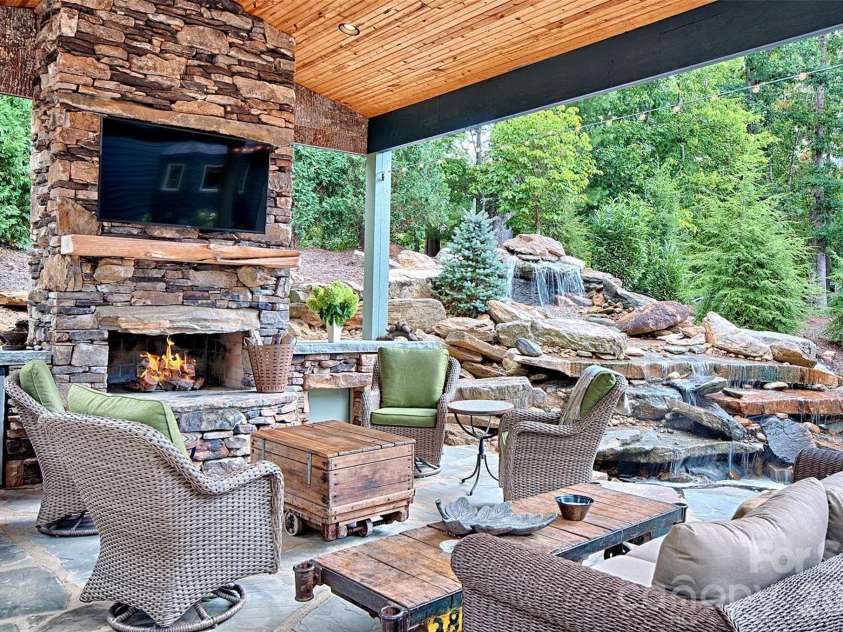 22 Bittersweet Lane, Asheville, NC 28805.  MLS# CAR4408538, YatesRealty ID 41169. PAVILLION